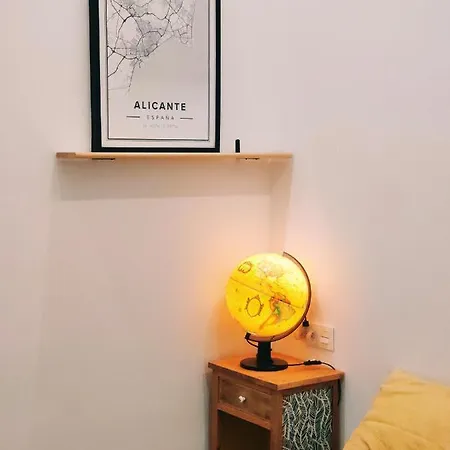 Privada En Alojamiento Diferente Y Con Calidad En El Centro De Alicante!