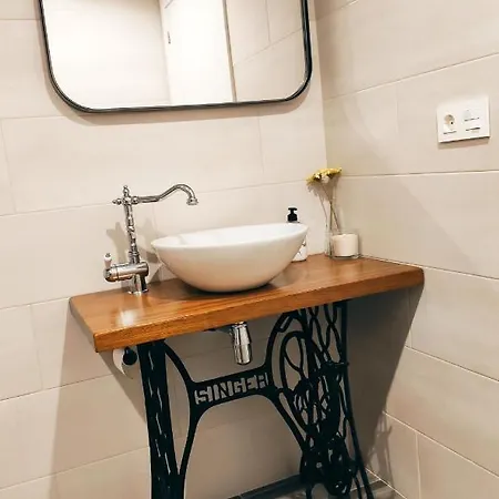 Privada En Alojamiento Diferente Y Con Calidad En El Centro De Alicante! *