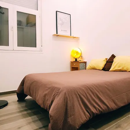 Privada En Alojamiento Diferente Y Con Calidad En El Centro De Alicante! Bed & Breakfast Alicante