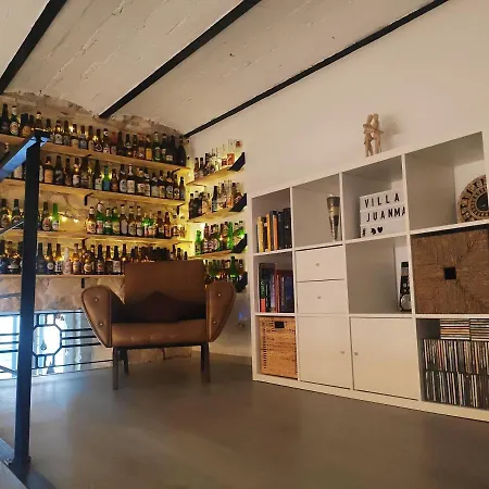 Privada En Alojamiento Diferente Y Con Calidad En El Centro De Alicante! Bed & Breakfast